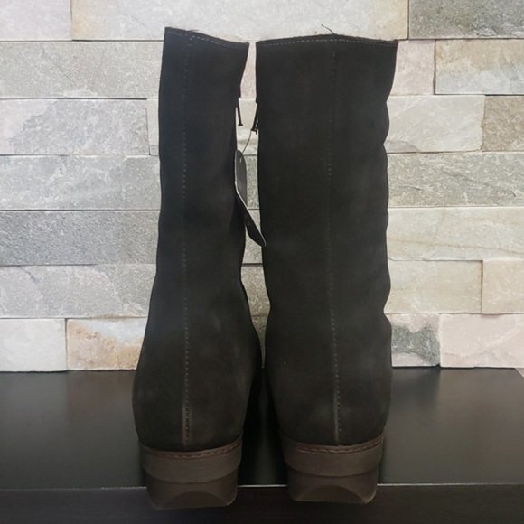 La Canadienne Women's Vogue Suede Boot - Picture 8 of 12